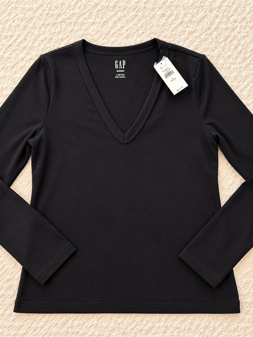 GAP Black Modern V-Neck Long Sleeve Tee NWT L